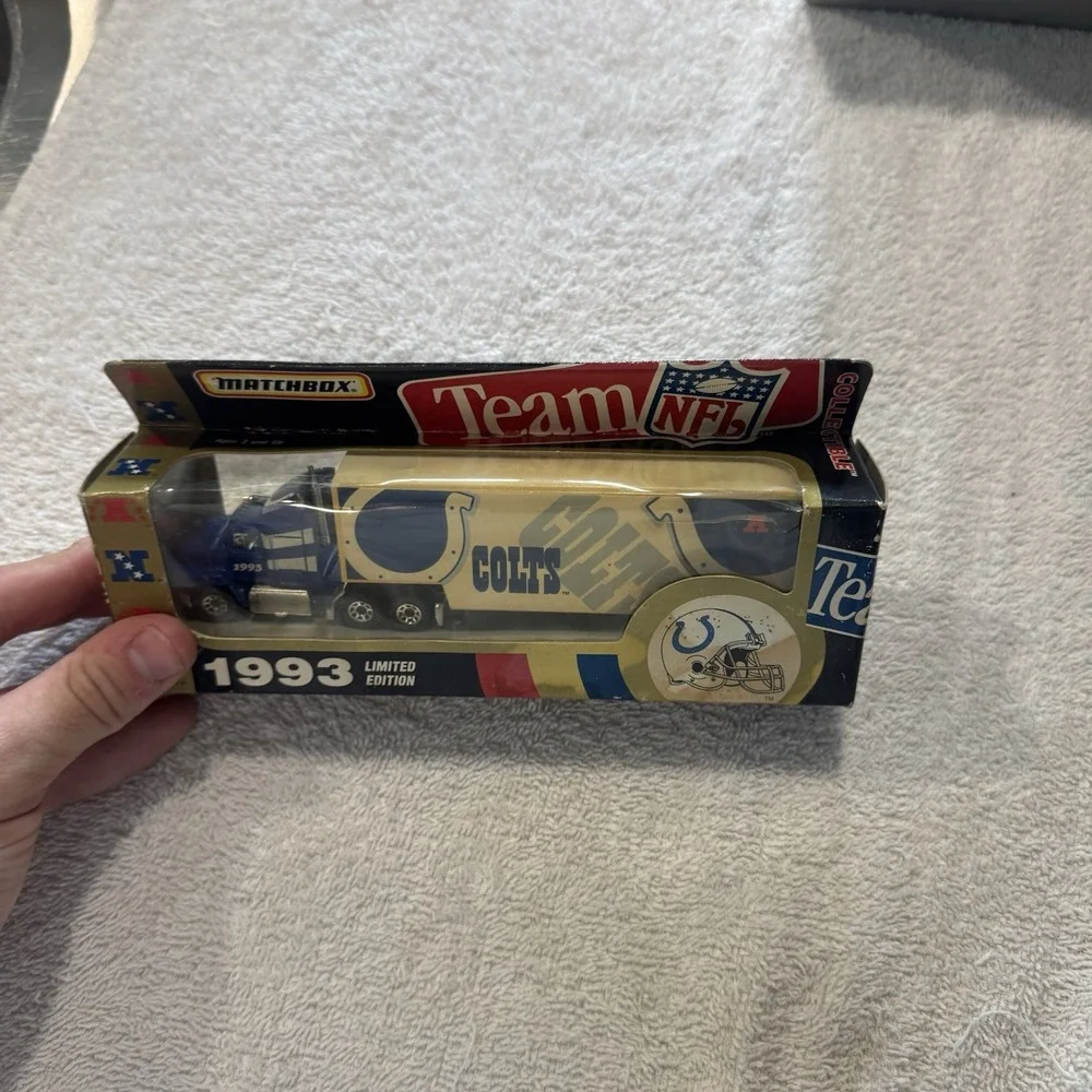 Matchbox NFL  Colts 1993 LE Semi Truck Trailer White Rose Collectibles